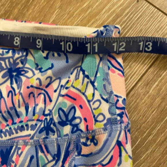 Lilly Pulitzer Luxletic Weekender High Rise Leggings in “Pop Up Got Your Back” - Picture 5 of 9